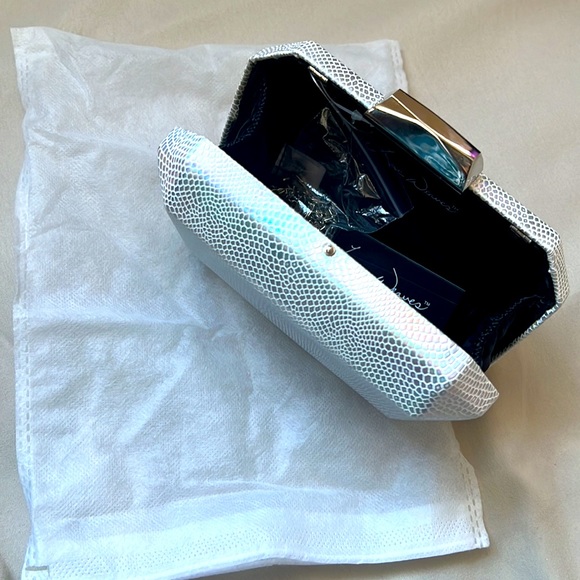 Holographic Clutch bag with silver hardware - Picture 7 of 7